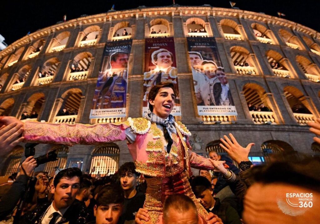 Julio Norte puerta grande en la última novillada del abono de la feria de Fallas 2026