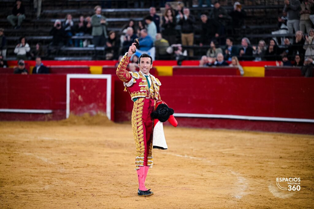David de Miranda impone su ley en la primera corrida de Fallas