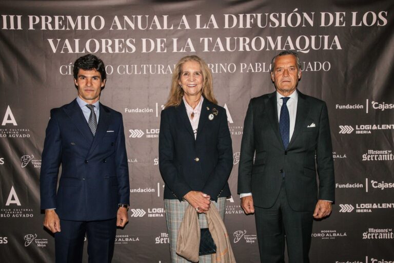 Sevilla se rinde a la Infanta