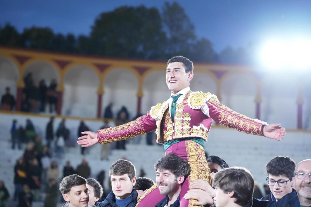 David Gutiérrez triunfa en su debut con picadores en la apertura de la Feria de Olivenza