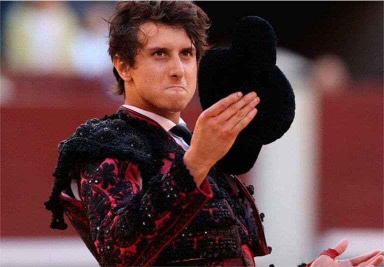 Roca Rey hace historia en Madrid con un doble ‘No hay billetes’ en Las Ventas