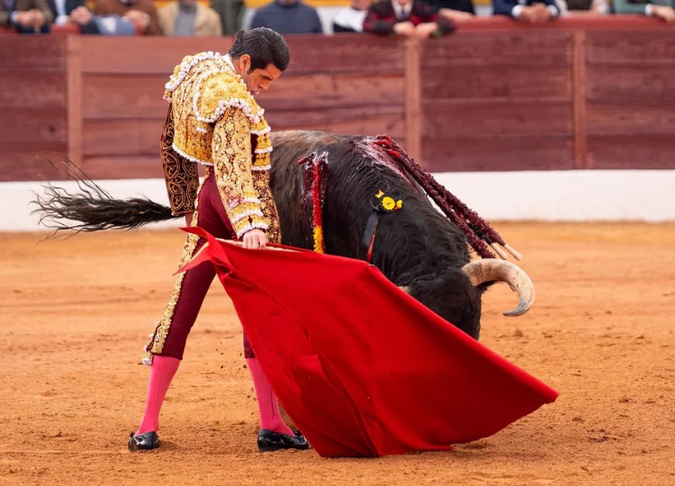 Tomás Rufo sustituye a Emilio de Justo en Castellón que causa baja tras sufrir dos fracturas costales y rotura muscular