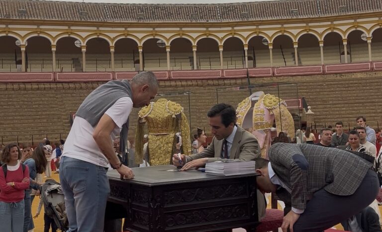 La Maestranza se llena de aficionados para la jornada de puertas abiertas