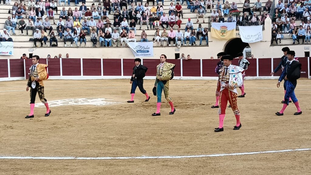Ferrera indulta a “Ortelao”  en una alternativa de García Corbacho completa de triunfos desde Higuera la Real