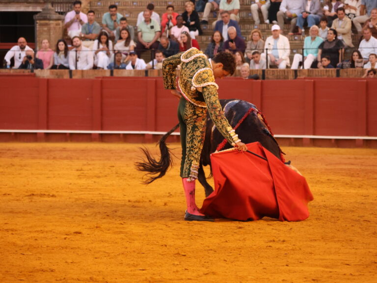 Mariscal Ruiz pone el punto dulce a una tarde amarga en Sevilla