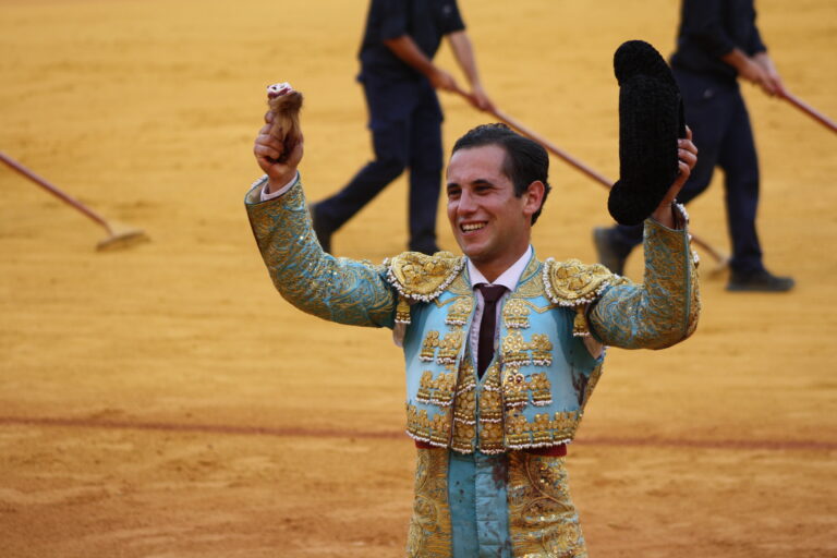 López Peregrino corta la única oreja de una tarde marcada por la falta de fuerza de la novillada