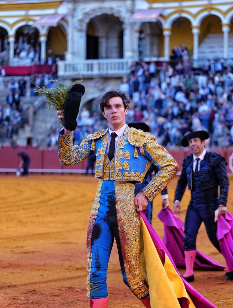 Mario Vilau deja la huella más profunda en una noble novillada de La Cercada en la Maestranza
