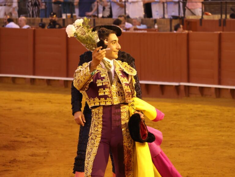 Nacho Torrejón opaca la mala tarde de Bohórquez con una oreja