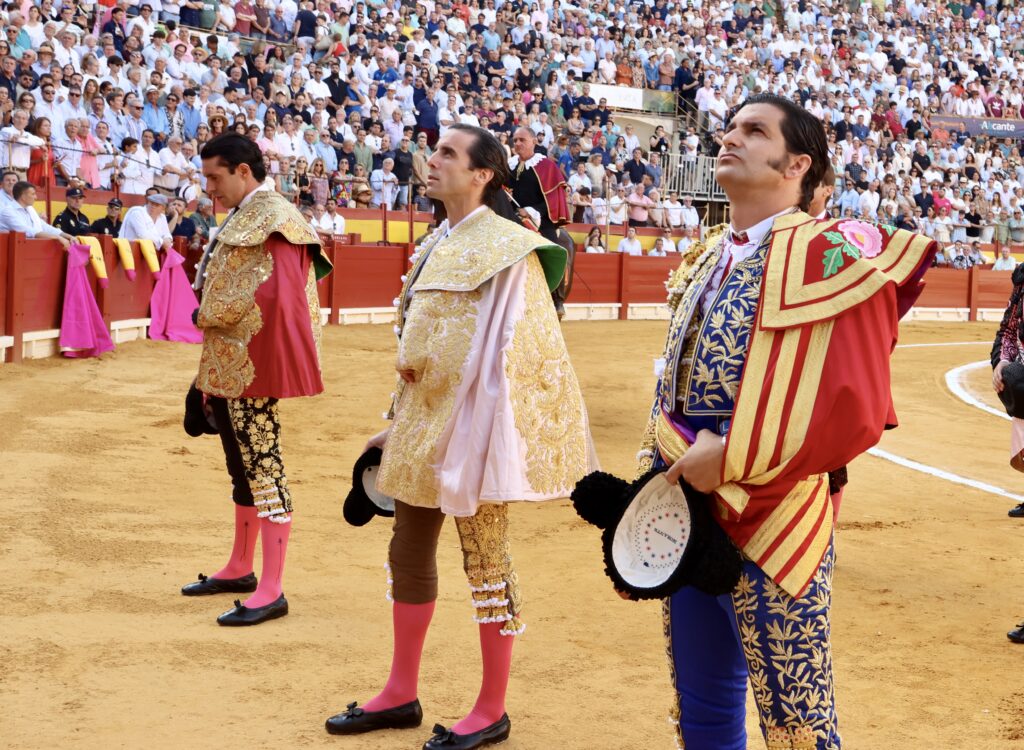 Morante conquista Alicante y renuncia a la Puerta Grande-FOTOGALERÍA