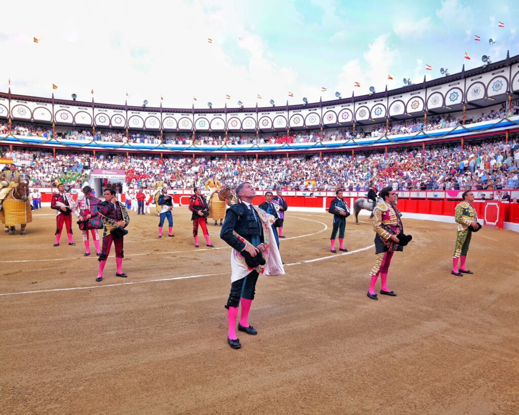 Victorino Martín devuelve la emoción a Santander con una corrida de contenido-FOTOGALERÍA