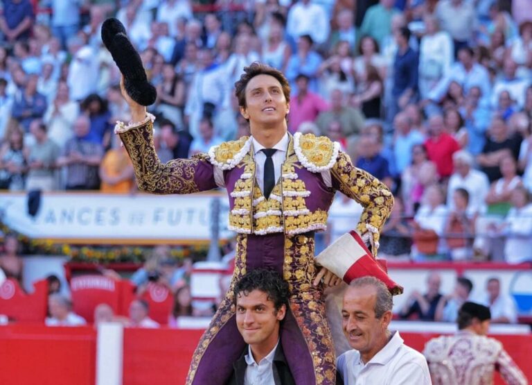 Roca Rey ilumina Santander entre las penumbras ganaderas