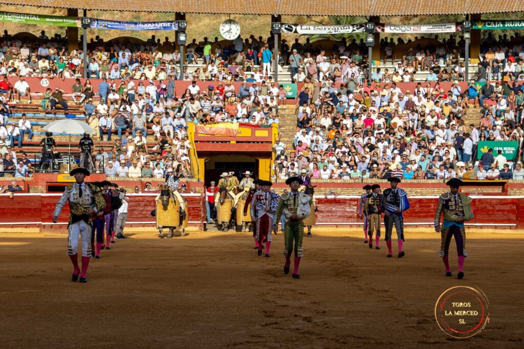 Miura debuta con una corrida completa en La Merced en una tarde de emociones, entrega y triunfo de El Fandi-FOTOGALERÍA