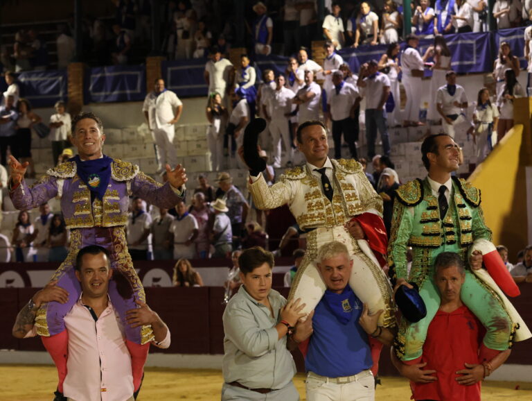 Triple puerta grande en la primera de abono en Tarazona