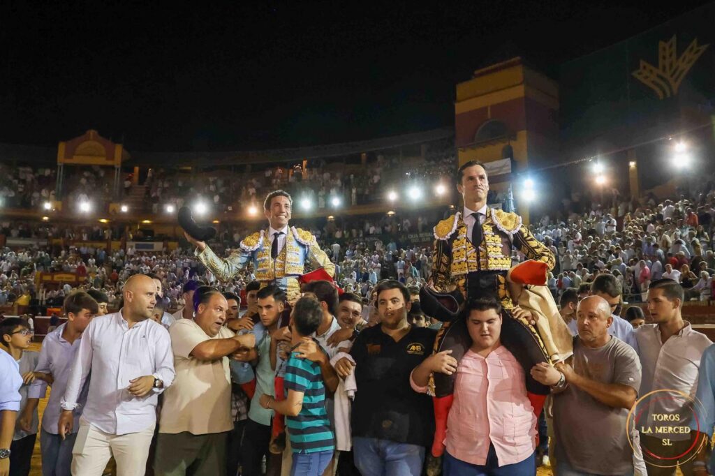 La entrega sin límites de David de Miranda y el magisterio de Daniel Luque ante el bravo «Desgreñado» ponen el broche de oro a las Colombinas