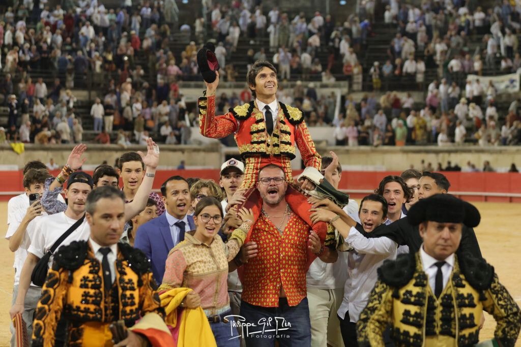 Manzanares y Sebastián Castella triunfan por partida doble en la vespertina de Nimes