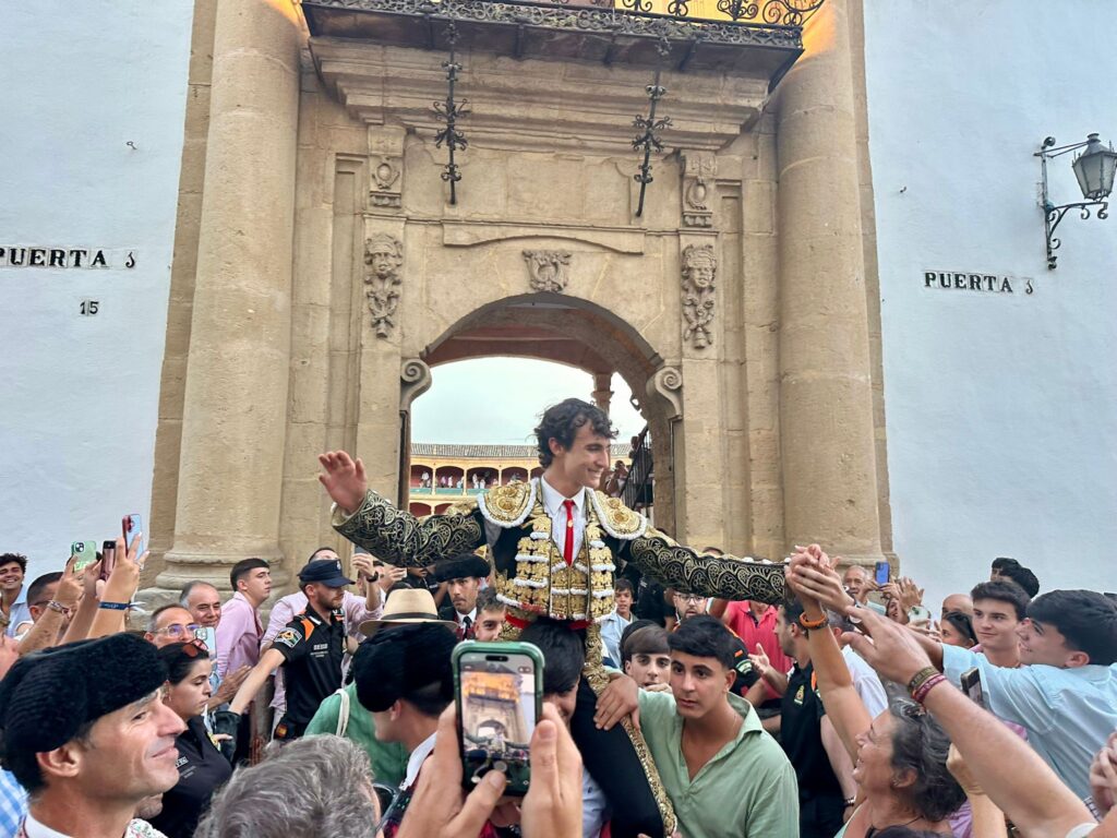 Puerta Grande para Armando Rojo en el prólogo de la Feria de Pedro Romero