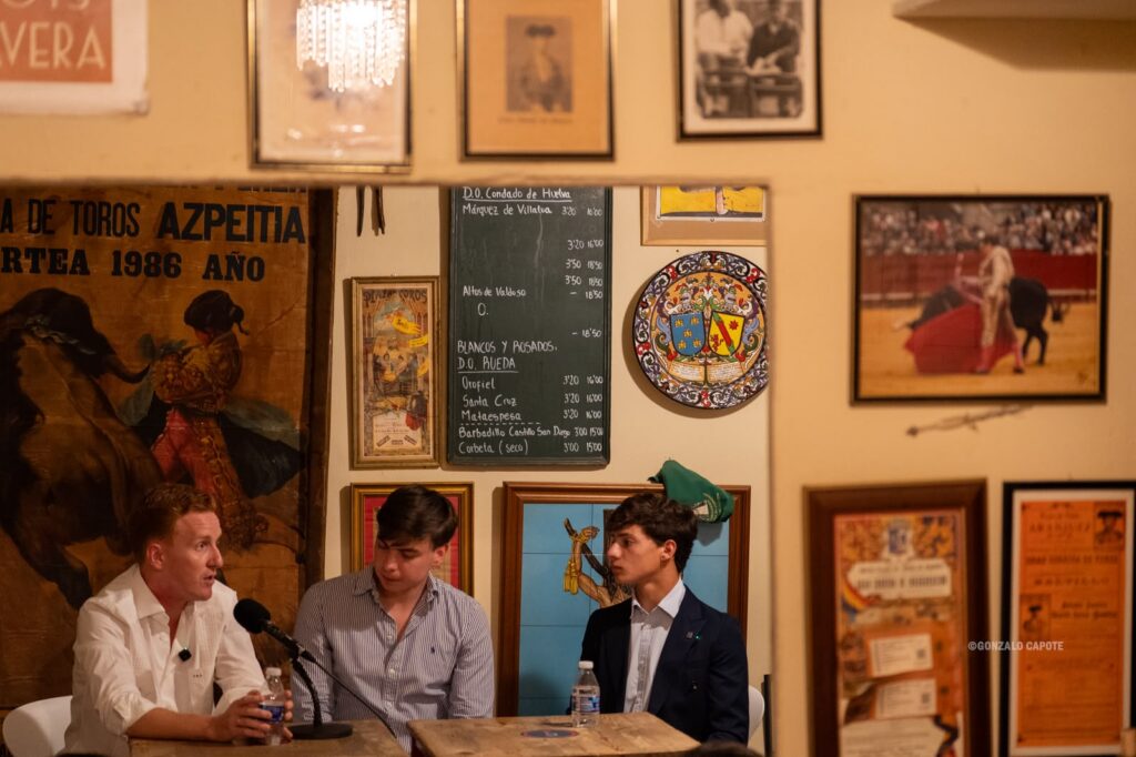 Tendido Digital llena el Bar Jota en un encuentro taurino junto a Jesús Bayort y Manuel Domínguez