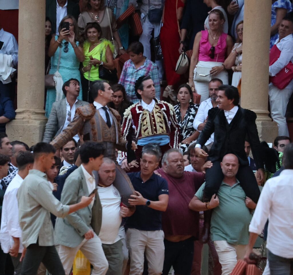 Diego Ventura, Manzanares y Juan Ortega salen a hombros en el regreso de la Goyesca de Ronda tras dos años de ausencia- FOTOGALERÍA