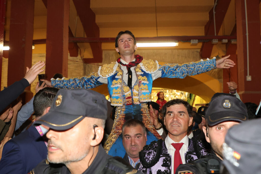 En Aragón hay torero: Cristiano Torres vuelve a besar el cielo de Zaragoza