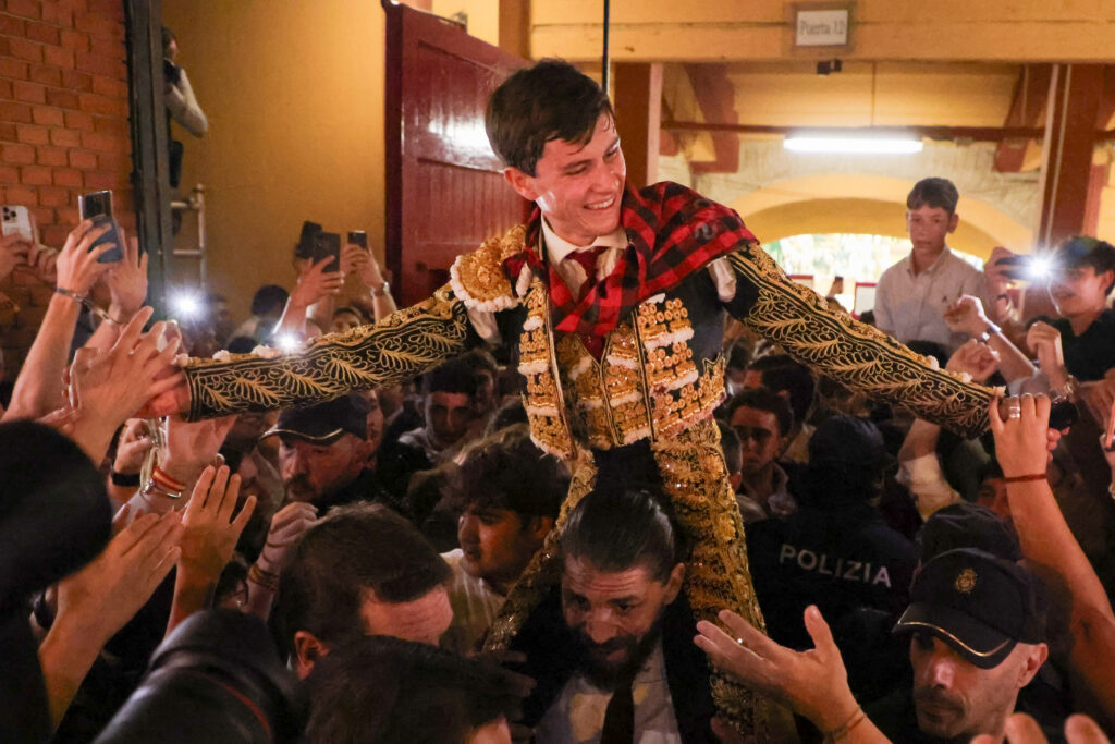 El canto de El Gallo anuncia las puertas de la gloria en Zaragoza