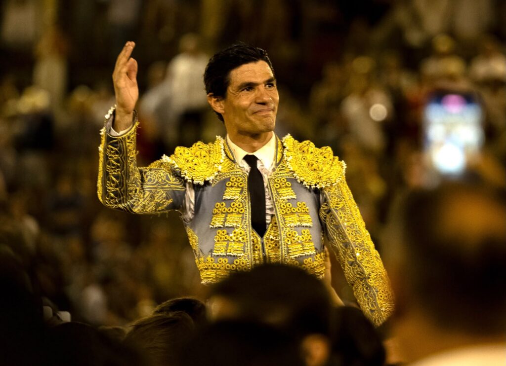 Broche amargo para la Feria de San Miguel, un Morante cabizbajo y un Aguado más magno que nunca
