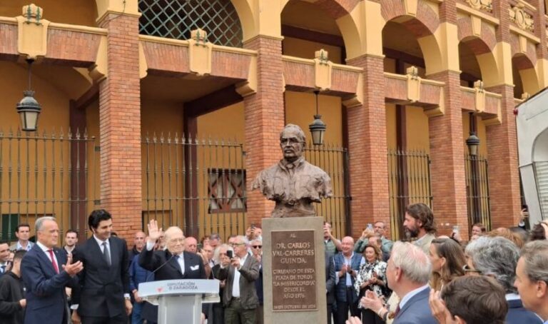 Zaragoza rinde con un busto, un homenaje eterno al Doctor Val Carreres