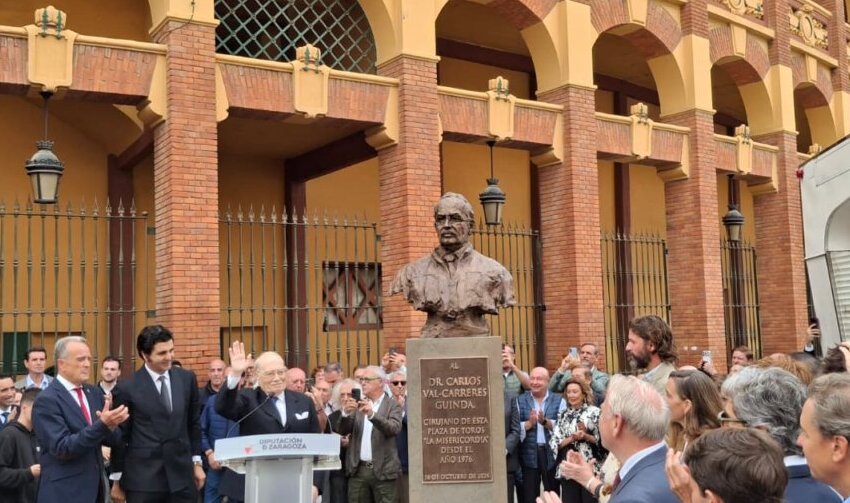 Zaragoza rinde con un busto, un homenaje eterno al Doctor Val Carreres