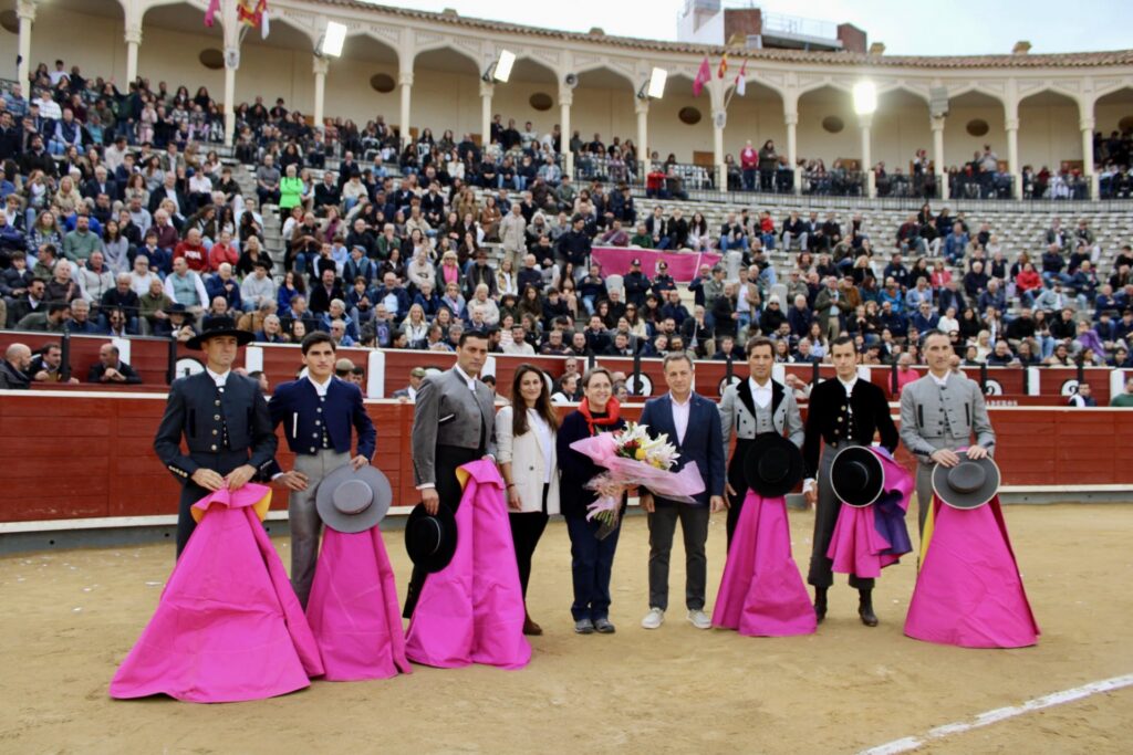 Neyzan Espín abre la Puerta Grande en el Festival de Cotolengo donde la espada se llevó los triunfos