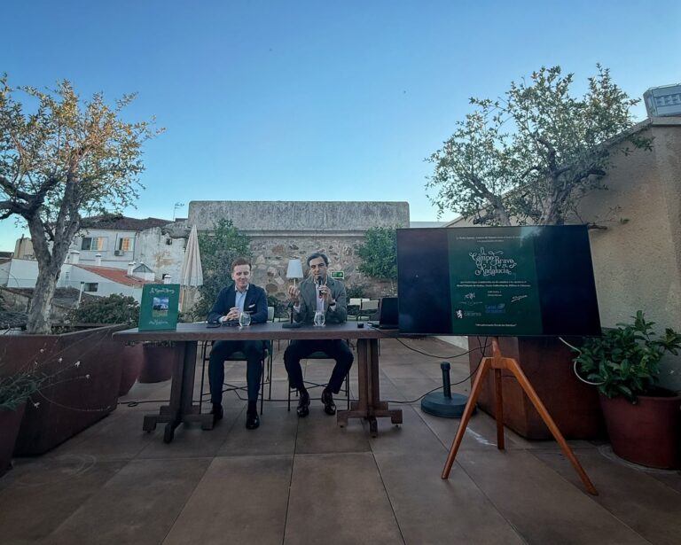 La firma Arjona y Jesús Bayort presenta en Cáceres el libro «El Campo Bravo en Andalucía» de la mano de Lances de Futuro