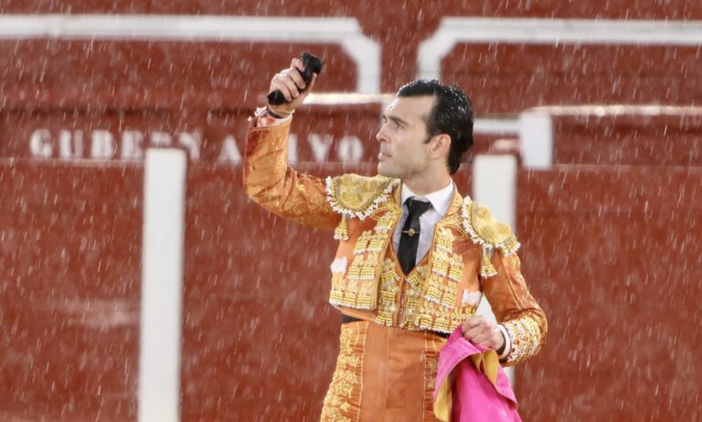 La lluvia desluce el regreso de Hellín mientras Castella y Cristian Pérez cortan una oreja